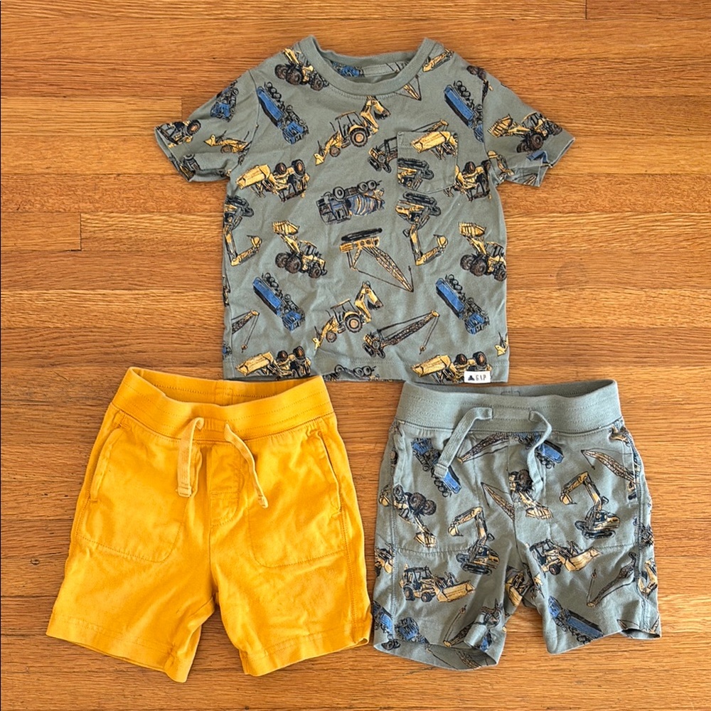 Construction Vehicle Print Kids T-Shirt and Shorts Set